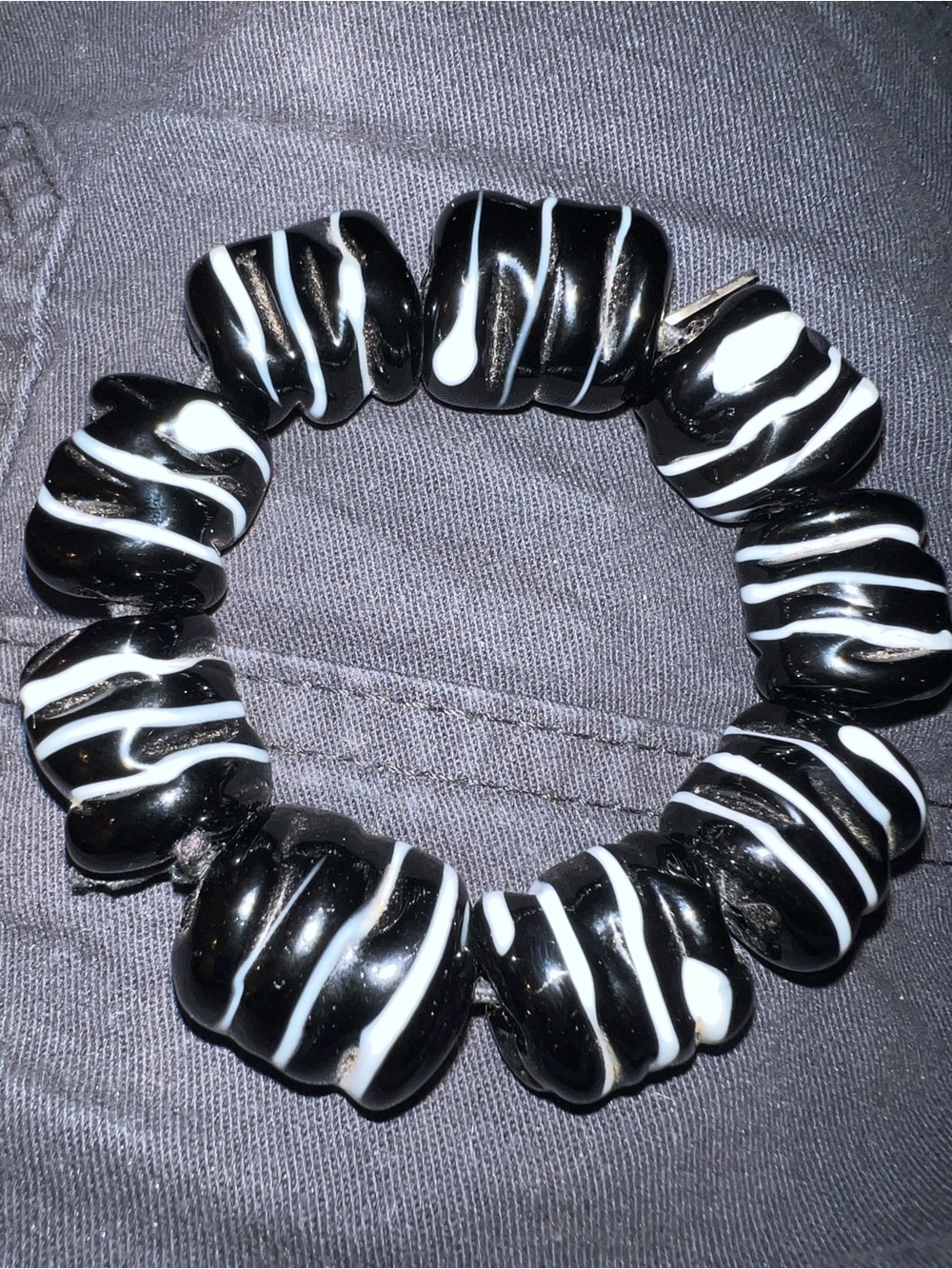 Hilary London Murano Glass Stretch Bracelet Black & White